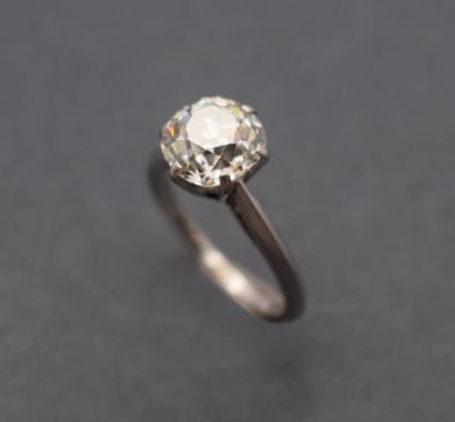 SOLITAIRE RING in platinum set with a natural...