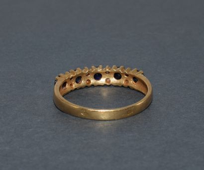 BAGUE DEMI-ALLIANCE en or jaune 18K (750/°°)...