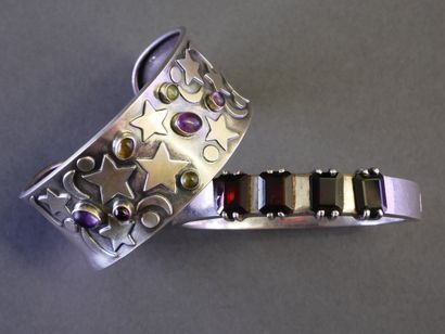 LOT DE 2 BRACELETS composé de :
- BRACELET...