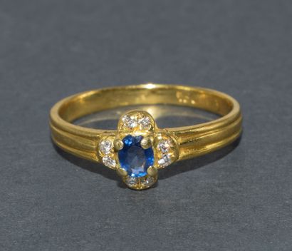 BAGUE en or jaune 18K (750/°°) ornée d’un...