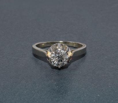 BAGUE or blanc 18K (750/°°) et platine centré...