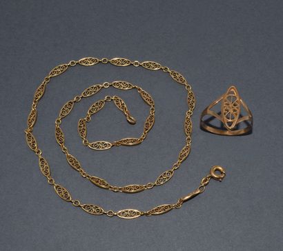 COLLIER en or jaune 18K (750/°°) maille filigrane,...