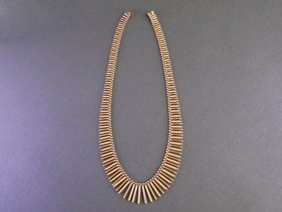 CHIC AND STUNNING 18k yellow gold (750/°)...