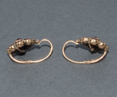 PAIR OF EARRINGS in 18k (750/°°) yellow gold...
