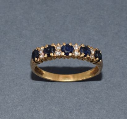 BAGUE DEMI-ALLIANCE en or jaune 18K (750/°°)...
