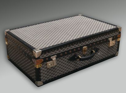 GOYARD Ainé
Large hard-shell suitcase.
Mustard-yellow...