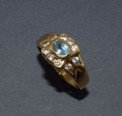 BAGUE en or jaune 18K (750/°°), ornée de...
