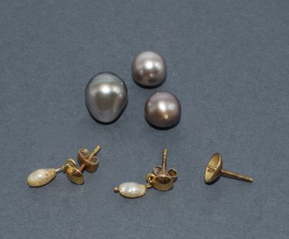 SET consisting of a GOLD PIECE. 
Total weight:...
