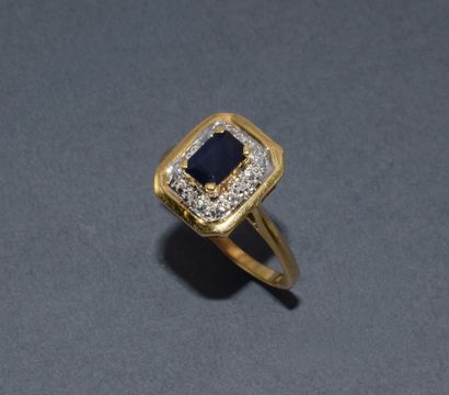 BAGUE en or jaune 18K (750/°°) ornée d’un...