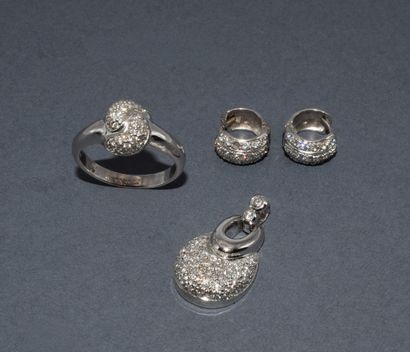 PARURE assortie en or blanc 18K (750/°°),...
