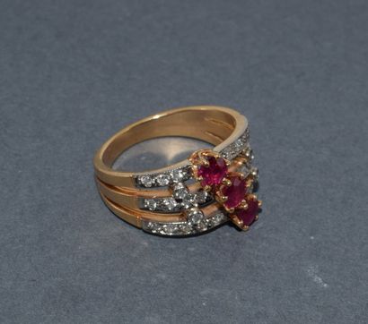 BAGUE or jaune 18K (750/°°) trilogie d’anneaux...