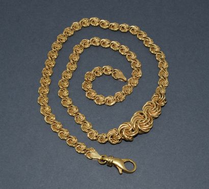 COLLIER en or jaune 18K (750/°°) maille tourbillon...