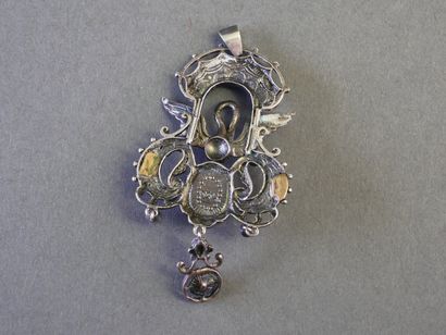 PENDENTIF ANCIEN en argent (min 800/°°) orné...