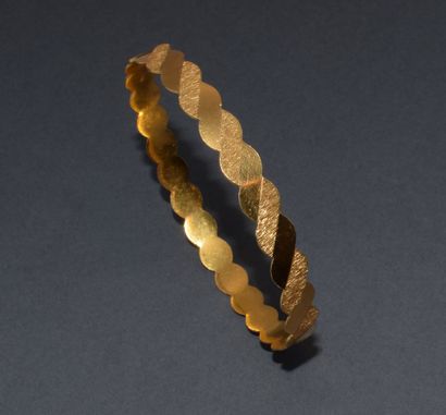 JONC en or jaune 18K (750/°°), motif torsadé...