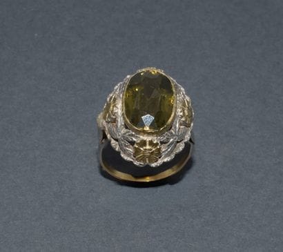 18K yellow gold (750/°°) RING set with a...