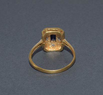 BAGUE en or jaune 18K (750/°°) ornée d’un...