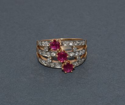 BAGUE or jaune 18K (750/°°) trilogie d’anneaux...