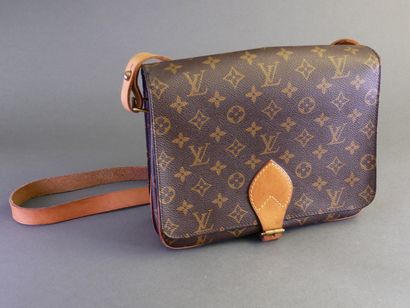 LOUIS VUITTON
21 cm “Cartouchière” bag in...