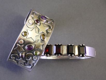 LOT DE 2 BRACELETS composé de :
- BRACELET...