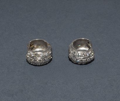 PARURE assortie en or blanc 18K (750/°°),...
