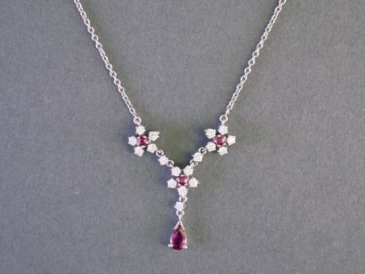 ELEGANT COLLIER DRAPERIE en or gris 18k (750/°°)...