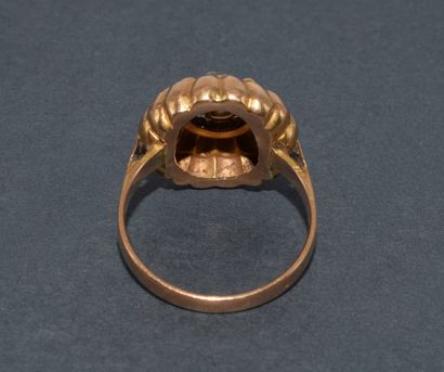 BAGUE en or jaune 18K (750/°°) ornée d’un...