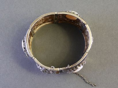 BRACELET BANDEAU en argent (min 800/°°) orné...