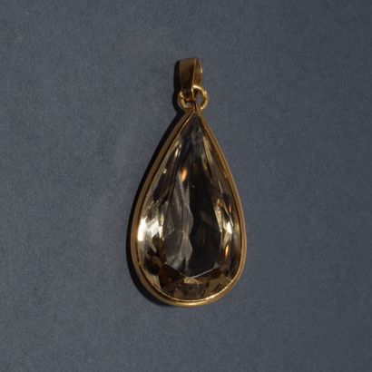 PENDENTIF or jaune 18K (750/°°) orné d’un...
