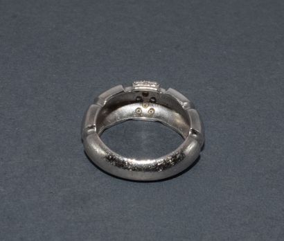 BAGUE JONC en or blanc 18K (750/°°) godronné...
