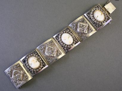 BRACELET BANDEAU en argent (min 800/°°) orné...