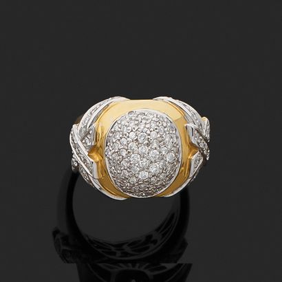 BAGUE JONC en or jaune 18k (750/°°) centrée...