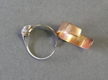 SCRAPS of 18k gold rings (750/°°).
Weight:...