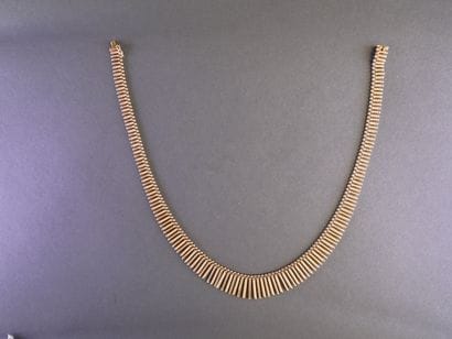 CHIC AND STUNNING 18k yellow gold (750/°)...