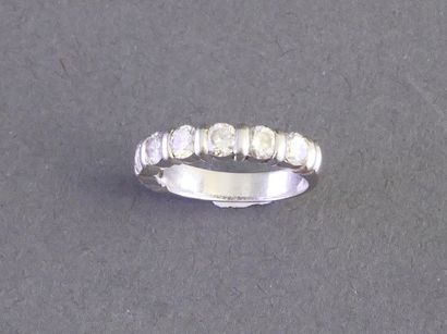 DEMI-ALLIANCE en or blanc 18k (750/°°) et...