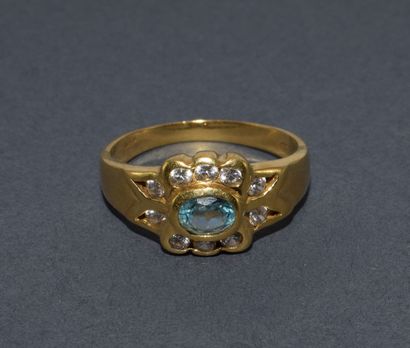 BAGUE en or jaune 18K (750/°°), ornée de...