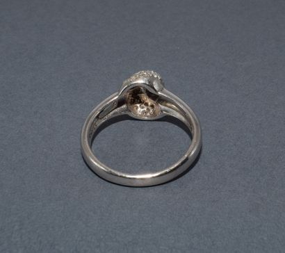 PARURE assortie en or blanc 18K (750/°°),...