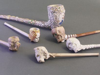 GAMBIER.
Lot of 6 enamelled fancies:
-N°939,...