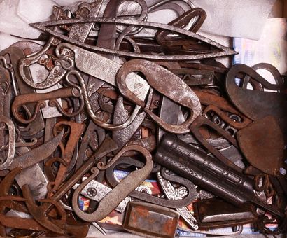 Collection of 75 flint lighters.
France,...