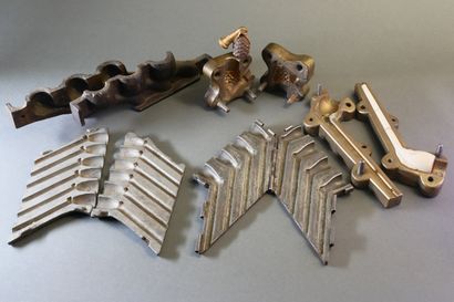Set of 10 clay pipe molds:
-4 in bronze:...