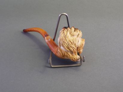 Carved meerschaum pipe depicting a dog's...