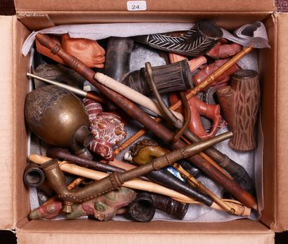 Pipes of the world.
Lot including:
20 contemporary...