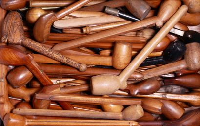 Lot of 67 clay pipe cases:
-63 in wood. Some...