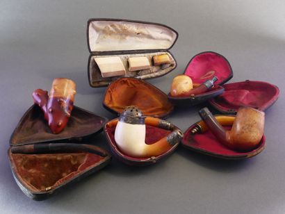 Set of 5 meerschaum pocket pipes in leather...