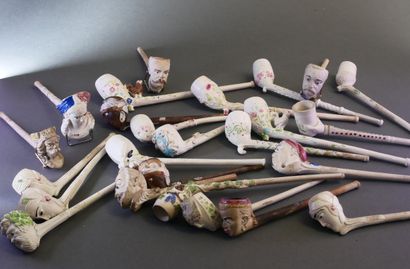 GAMBIER.
Lot of 25 enameled fancies, flowers...