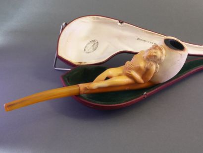Beautiful, strong carved meerschaum pipe...