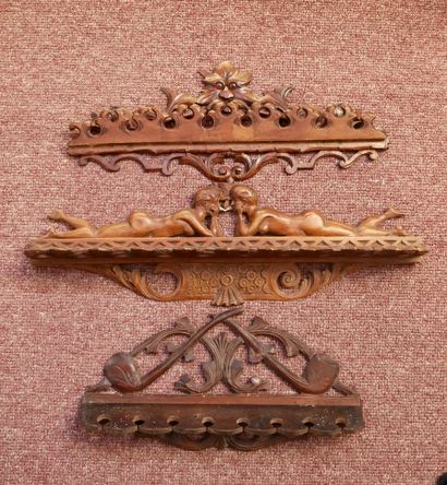 Set of 30 carved wooden pipe racks, including...