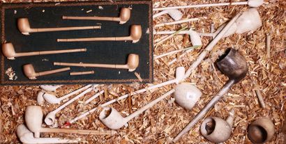 SCOUFFLAIRE :
Set of 50 extra-long clay pipes,...