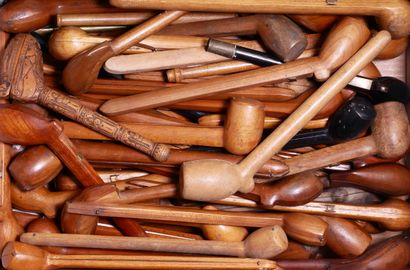 Lot of 67 clay pipe cases:
-63 in wood. Some...