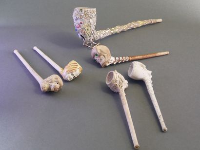 GAMBIER.
Lot of 6 enamelled fancies:
-N°939,...