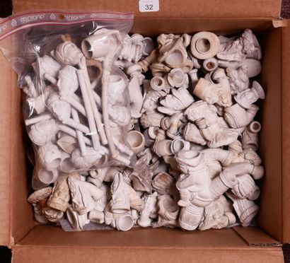 DUTEL-GISCLON.
Lot of 147 white clay fireplaces....